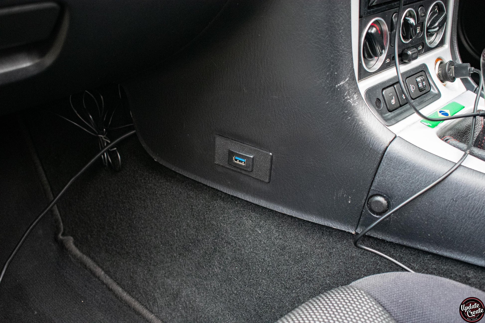 USB Port Footwell Mazda Mx5 Miata Eunos NA NB